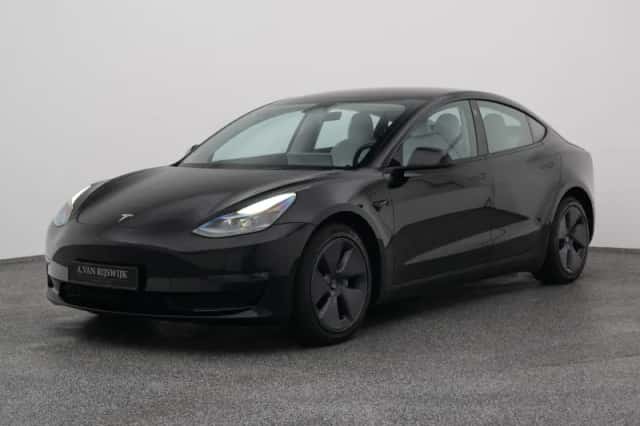 Tesla Model 3 (2023) thumbnail 1