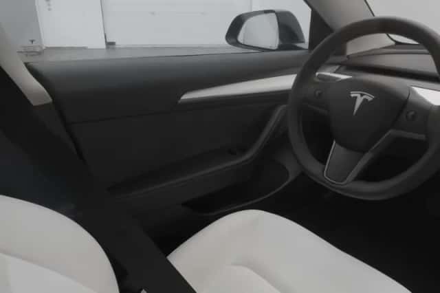 Tesla Model 3 (2023) thumbnail 12