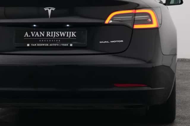 Tesla Model 3 (2023) thumbnail 21