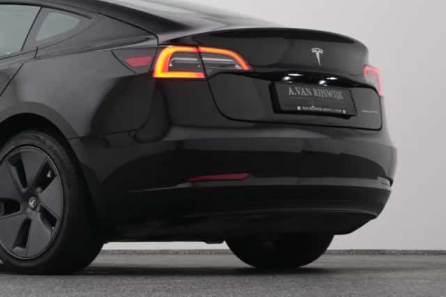 Tesla Model 3 (2023) thumbnail 23