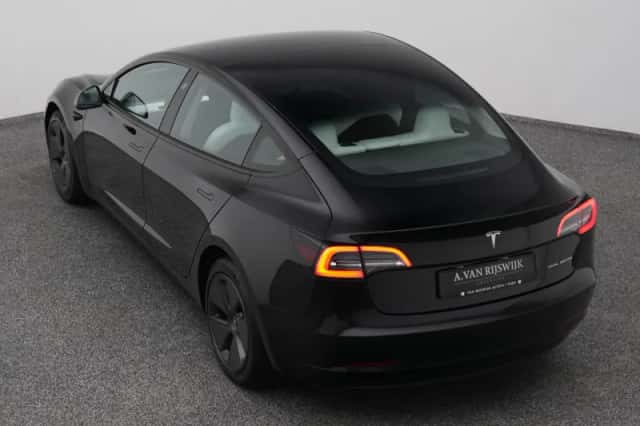 Tesla Model 3 (2023) thumbnail 26