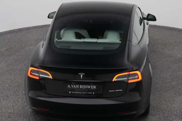 Tesla Model 3 (2023) thumbnail 29