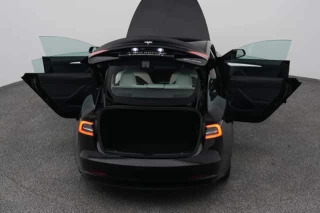 Tesla Model 3 (2023) thumbnail 30