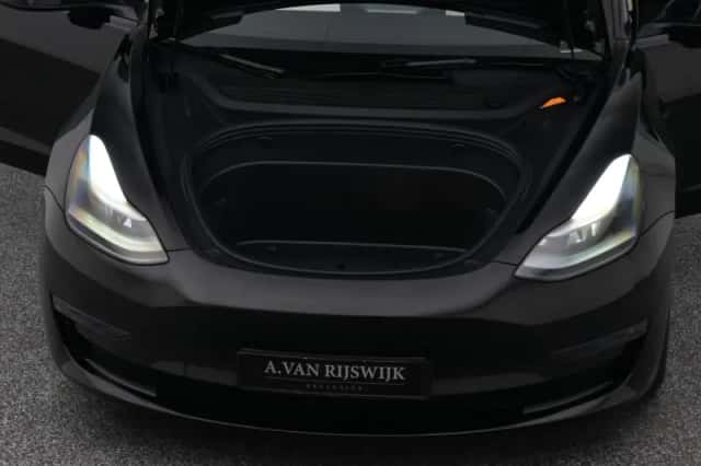 Tesla Model 3 (2023) thumbnail 32