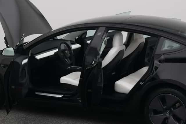Tesla Model 3 (2023) thumbnail 34