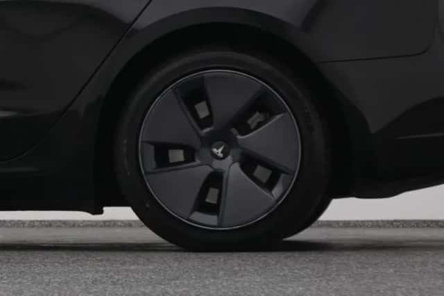 Tesla Model 3 (2023) thumbnail 41