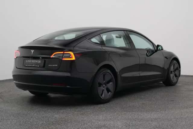 Tesla Model 3 (2023) thumbnail 7