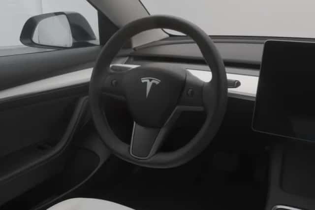 Tesla Model 3 (2023) thumbnail 8