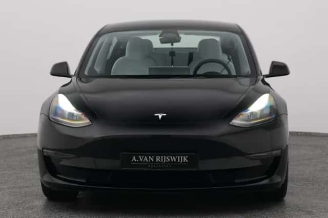 Tesla Model 3 (2023) thumbnail 10