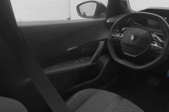 Peugeot 2008 (2023) thumbnail 11