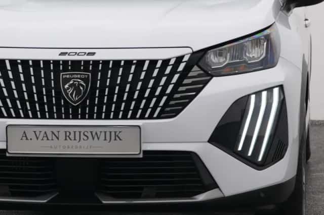 Peugeot 2008 (2023) thumbnail 19