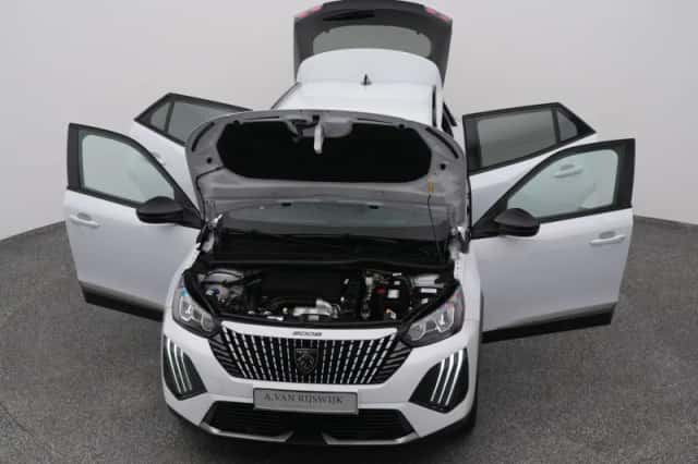 Peugeot 2008 (2023) thumbnail 27