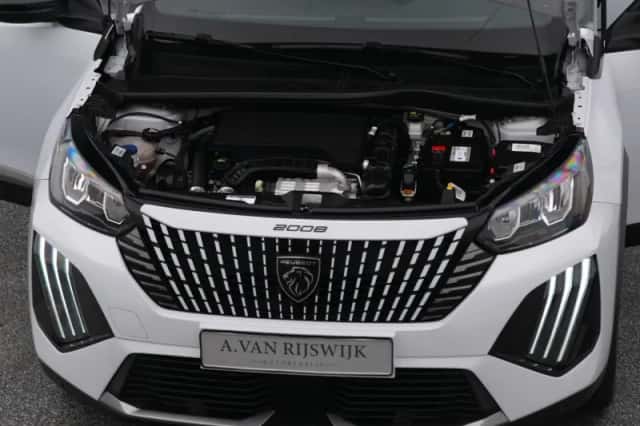 Peugeot 2008 (2023) thumbnail 31