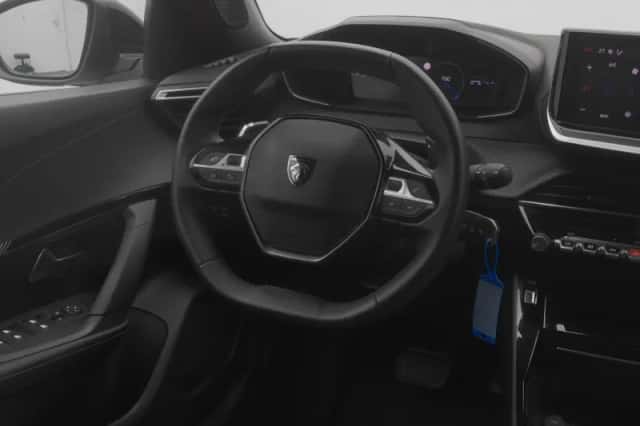Peugeot 2008 (2023) thumbnail 7