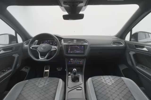 Volkswagen Tiguan (2023) thumbnail 3