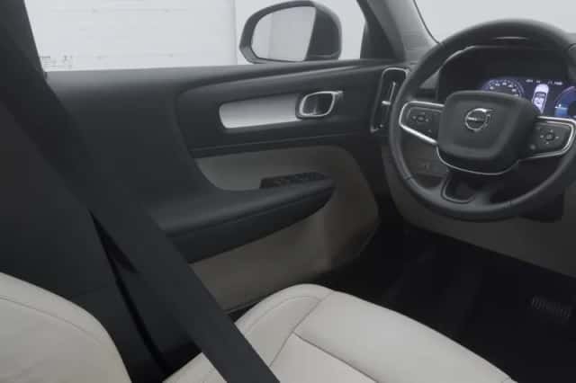 Volvo XC40 (2022) thumbnail 11