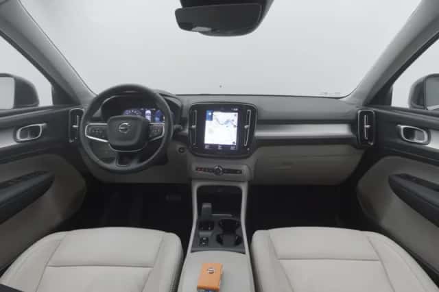 Volvo XC40 (2022) thumbnail 3