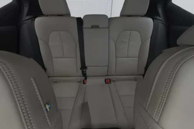 Volvo XC40 (2022) thumbnail 4