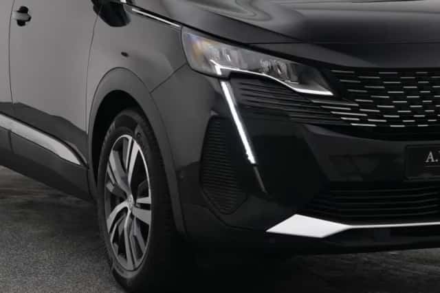 Peugeot 5008 (2023) thumbnail 17