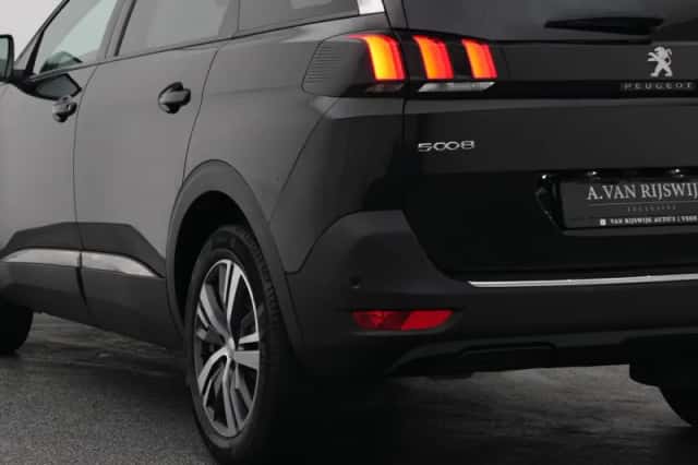 Peugeot 5008 (2023) thumbnail 18