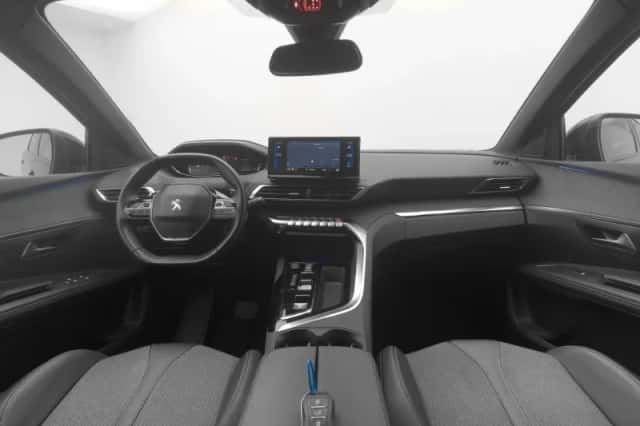 Peugeot 5008 (2023) thumbnail 3