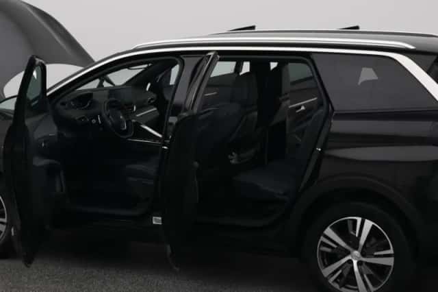 Peugeot 5008 (2023) thumbnail 33