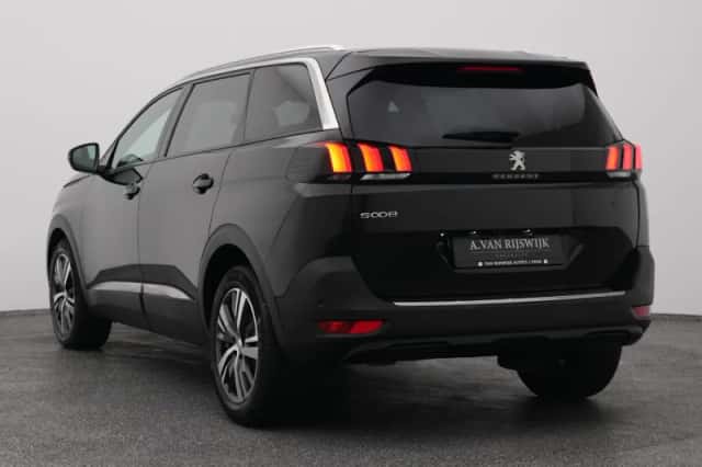 Peugeot 5008 (2023) thumbnail 5