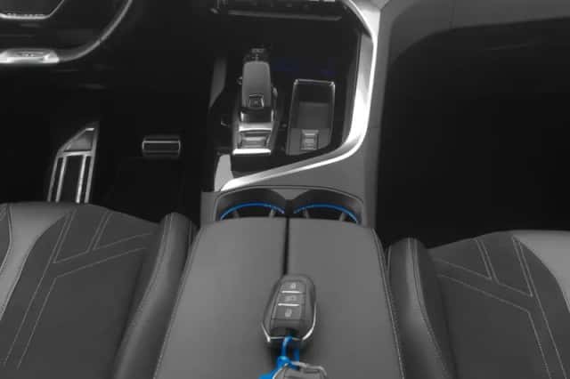 Peugeot 3008 (2021) thumbnail 12