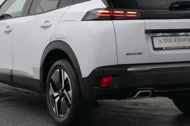 Peugeot 2008 (2023) thumbnail 18