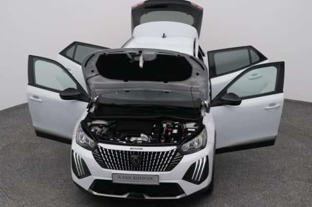 Peugeot 2008 (2023) thumbnail 27