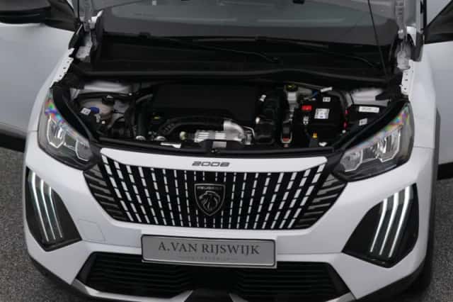 Peugeot 2008 (2023) thumbnail 31