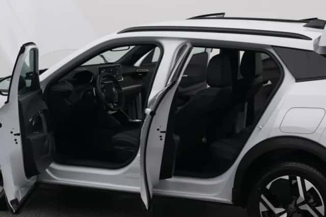 Peugeot 2008 (2023) thumbnail 33