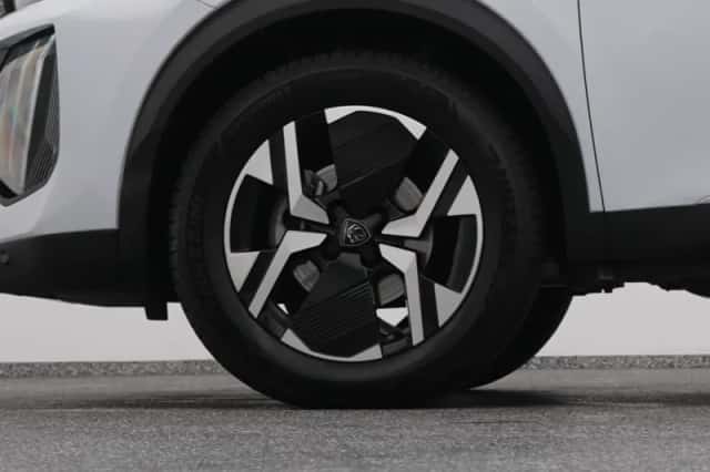 Peugeot 2008 (2023) thumbnail 39