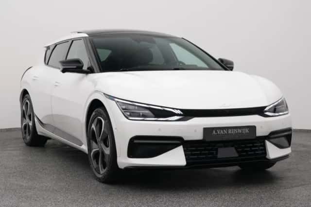 Kia EV6 (2023) thumbnail 2