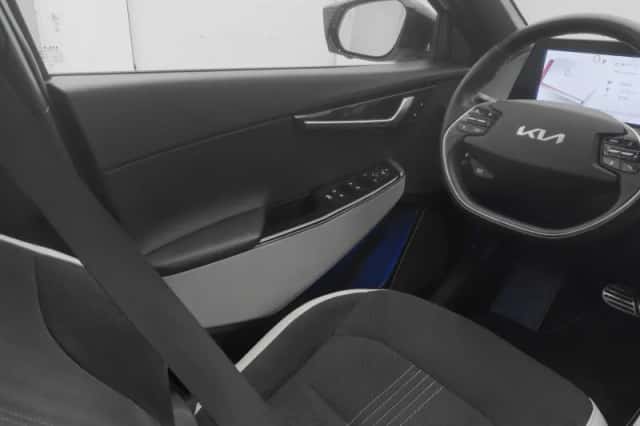 Kia EV6 (2023) thumbnail 12