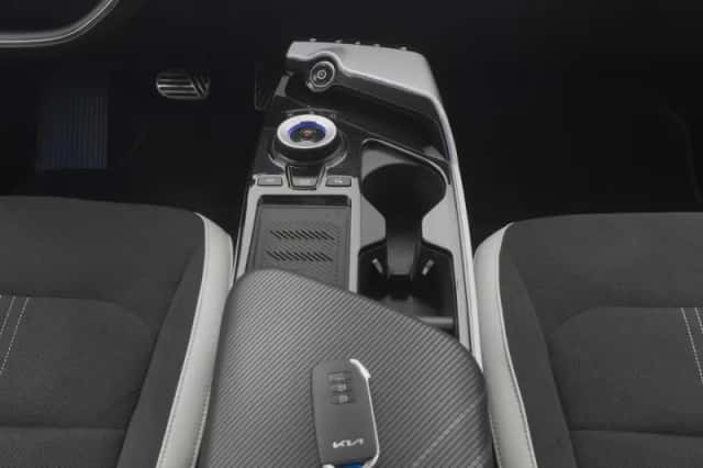 Kia EV6 (2023) thumbnail 13