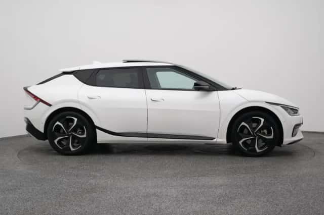Kia EV6 (2023) thumbnail 15