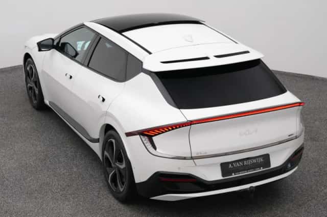 Kia EV6 (2023) thumbnail 25