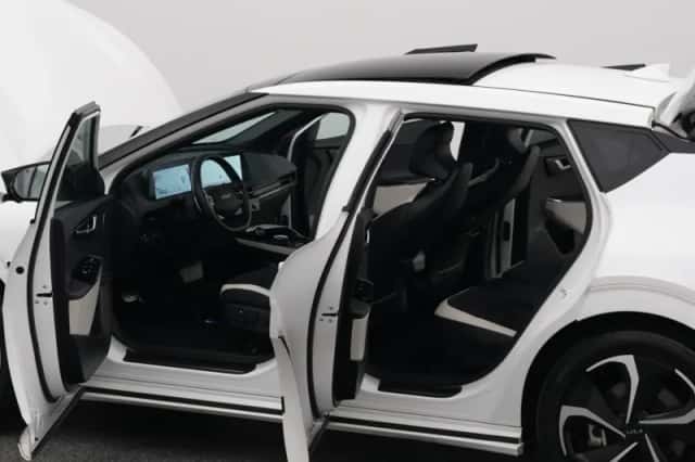 Kia EV6 (2023) thumbnail 33