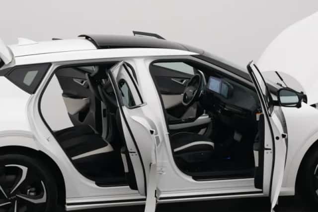 Kia EV6 (2023) thumbnail 34