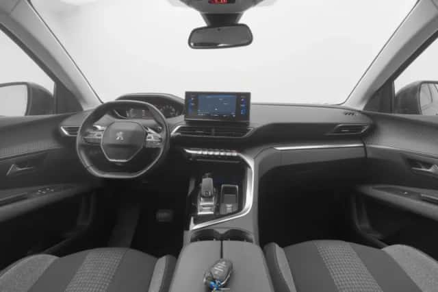 Peugeot 5008 (2021) thumbnail 3