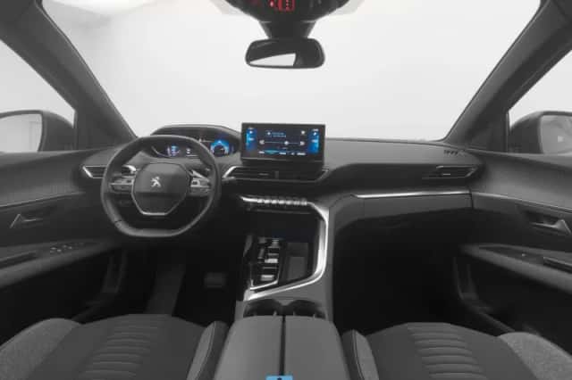 Peugeot 3008 (2023) thumbnail 3