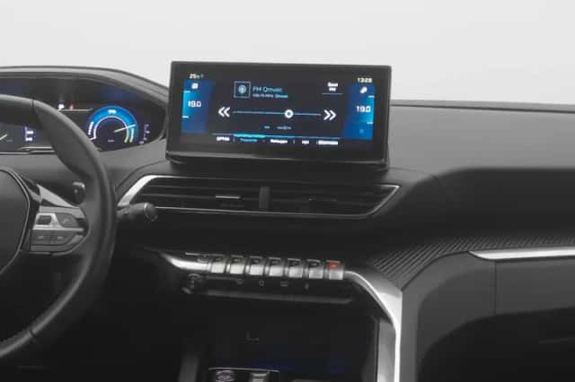 Peugeot 3008 (2023) thumbnail 8