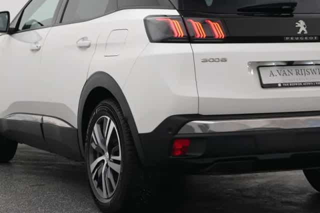 Peugeot 3008 (2023) thumbnail 18