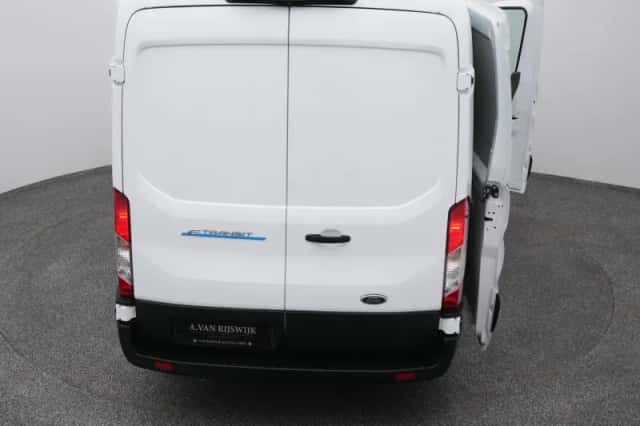 Ford E-Transit (2023) thumbnail 30