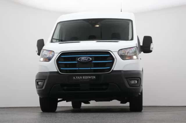 Ford E-Transit (2023) thumbnail 36