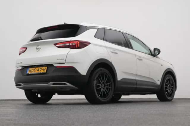 Opel Grandland (2021) thumbnail 16
