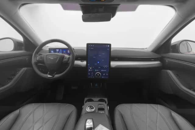 Ford Mustang (2024) thumbnail 3
