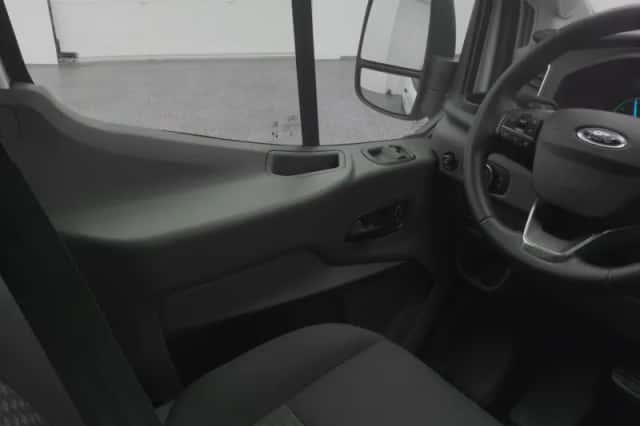 Ford E-Transit (2023) thumbnail 12