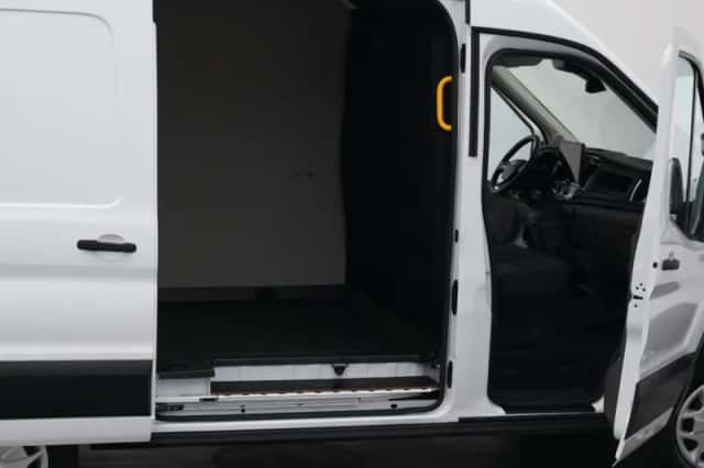 Ford E-Transit (2023) thumbnail 35